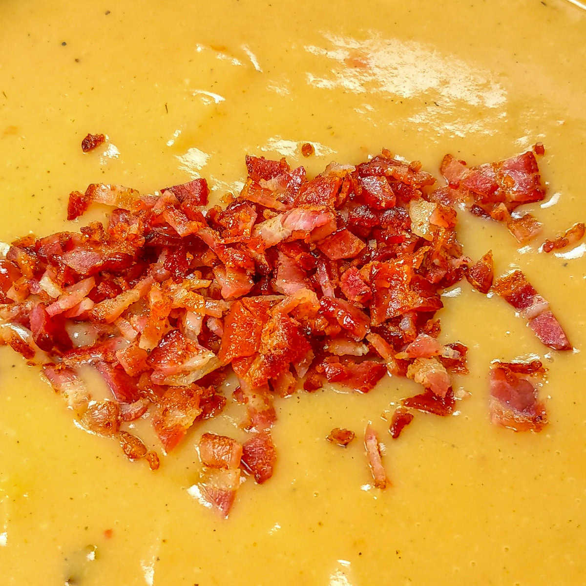 Creamy potato leek chowder topped with crispy bacon for a hearty, flavorful meal.